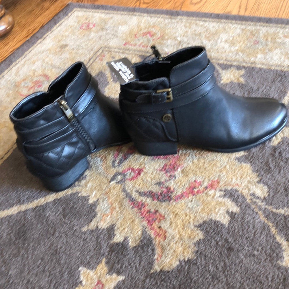 Liz Claiborne Booties